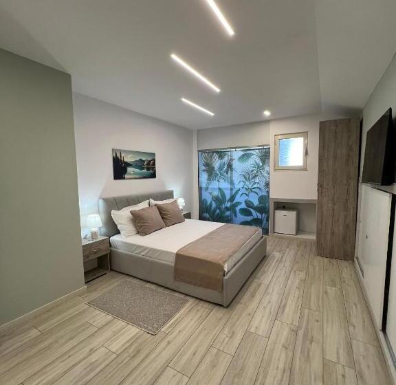 غرفة قياسية, Coral Home