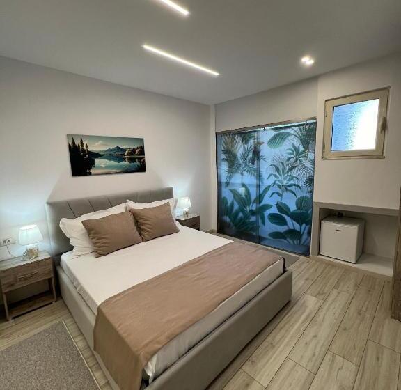 غرفة قياسية, Coral Home