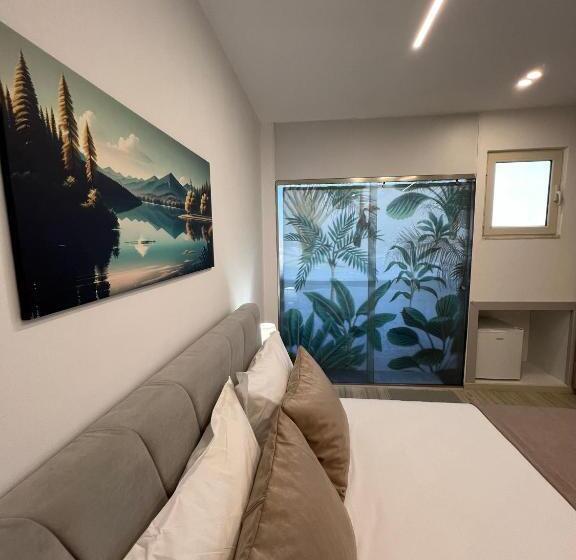 غرفة قياسية, Coral Home