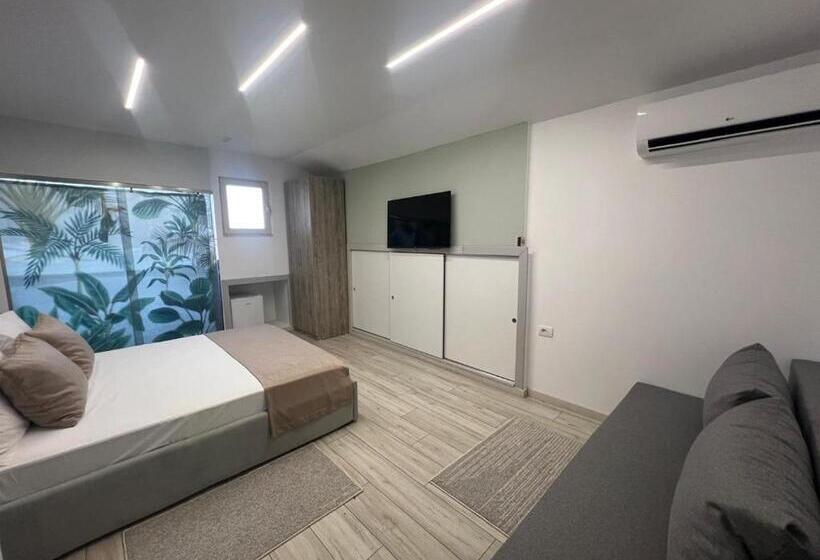 غرفة قياسية, Coral Home