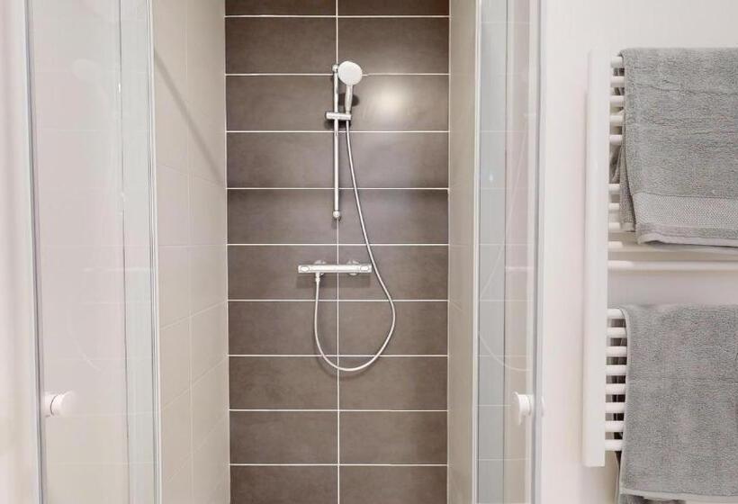 スタンダードスタジオ, Sweetly Versailles St Cyr L école