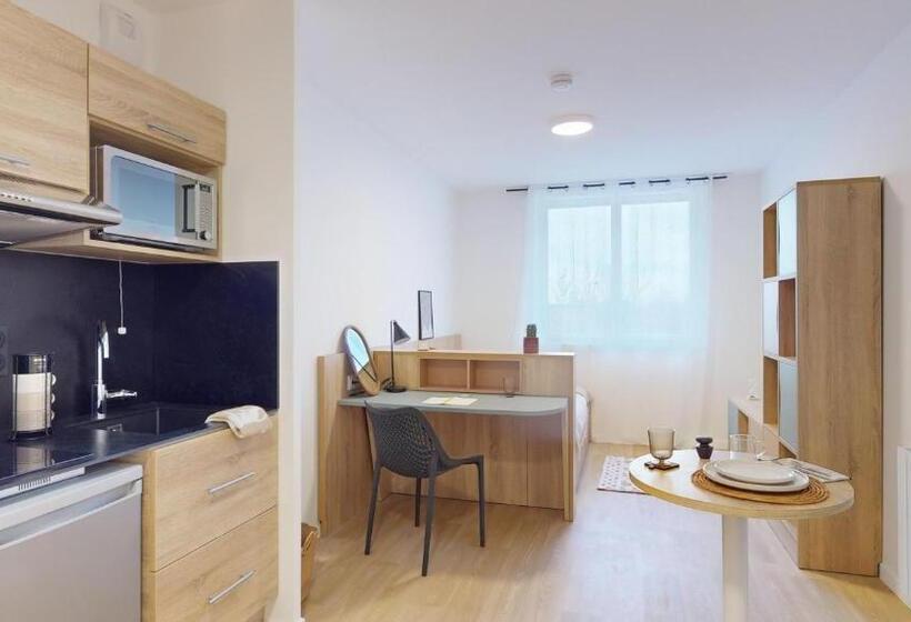 スーペリアスタジオ, Sweetly Versailles St Cyr L école