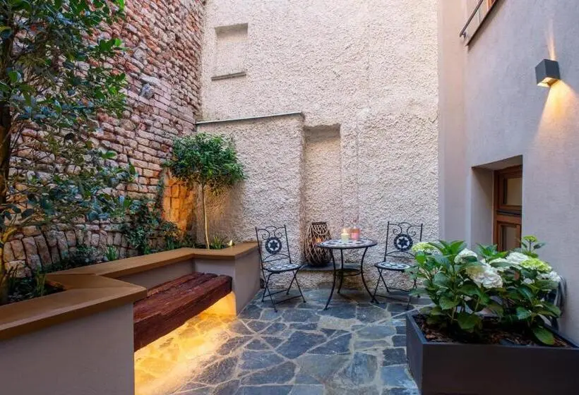 テラス付き１ベッドルームアパートメント, White Wolf Boutique Apartments