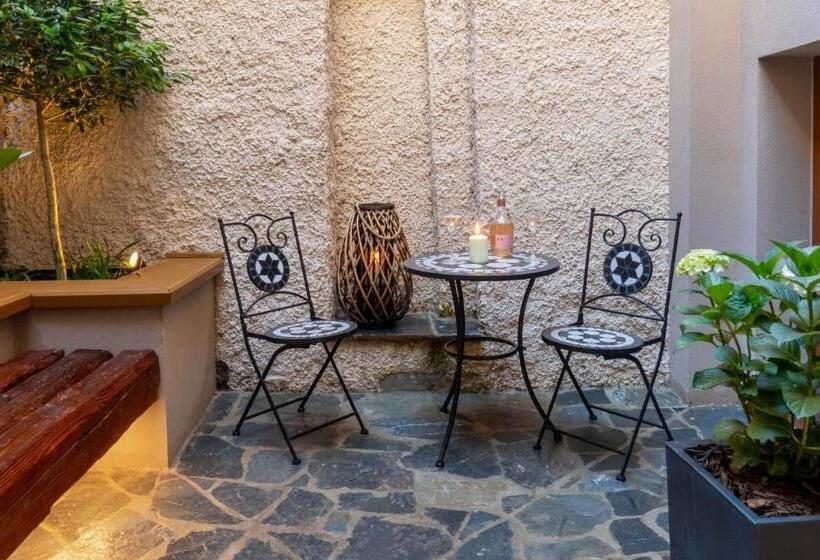 テラス付き１ベッドルームアパートメント, White Wolf Boutique Apartments