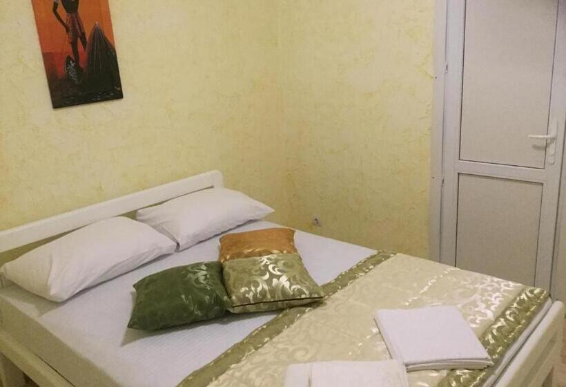 اتاق استاندارد چهارنفره با بالکن, Aura