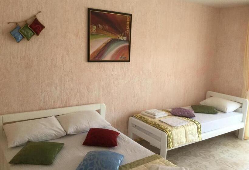 اتاق لوکس سه تخته, Aura