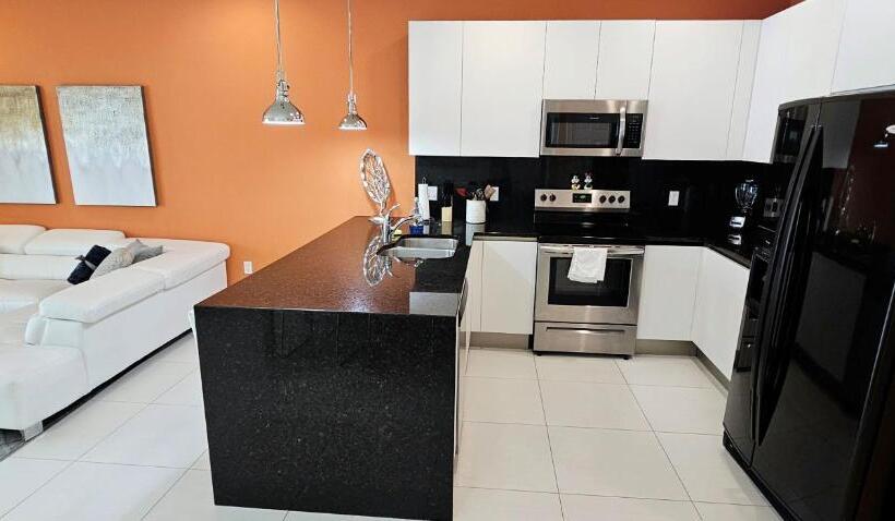 스탠다드 룸, Queen Suite With Private Bathroom Near Orlando
