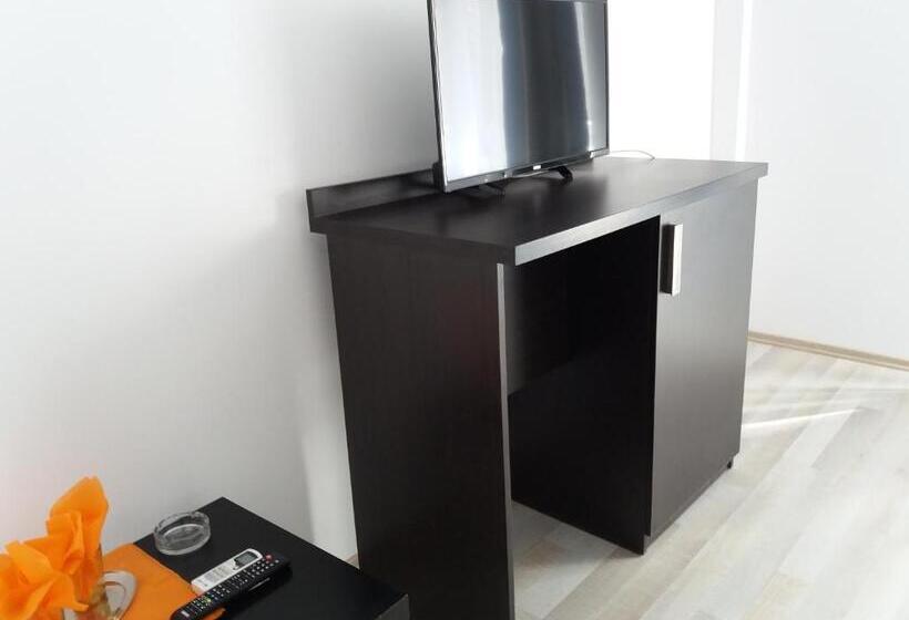 סוויטה עם מרפסת, Blue Wave