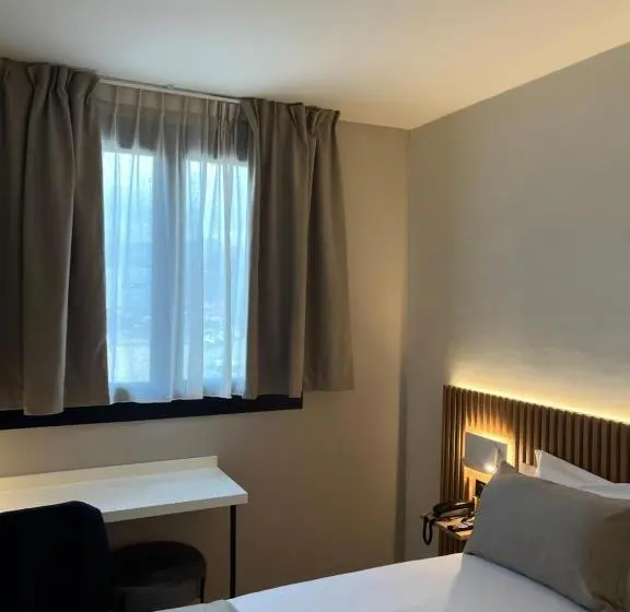 スタンダードルーム, Hôtel Le Relais Des Brasseurs   Aubagne