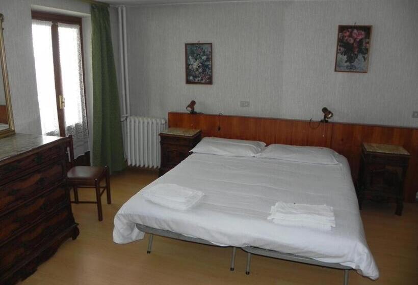 발코니가 있는 4인용 스탠다드 룸, Nuovo Pecetto