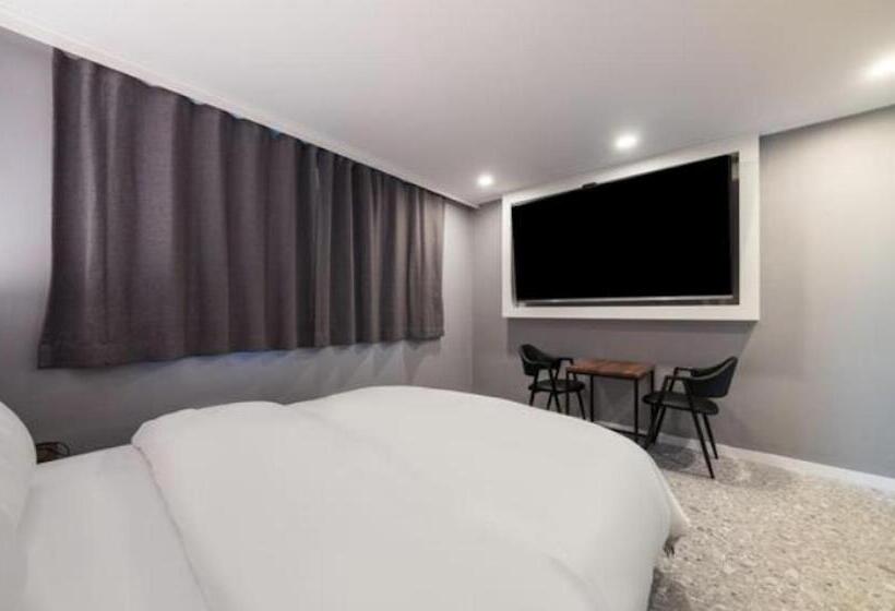 اتاق استاندارد, Signature