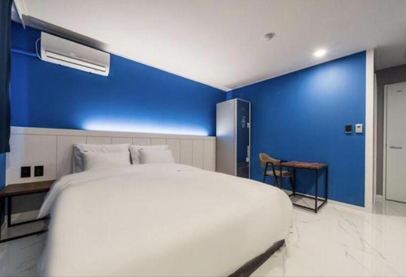 اتاق لوکس, Signature