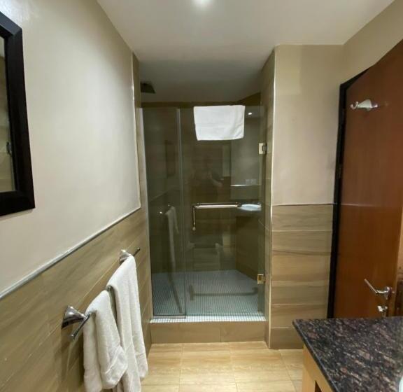 سوییت لوکس, La Cour Hotels And Apartments Cooper