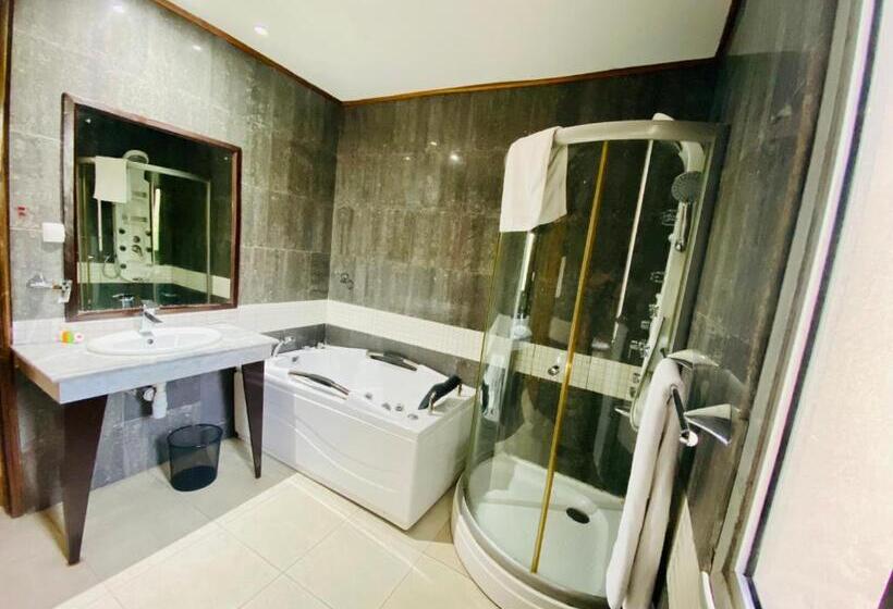 سوئیت پرزیدنت, La Cour Hotels And Apartments Cooper