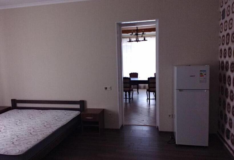 패밀리 룸, More Nadezhd