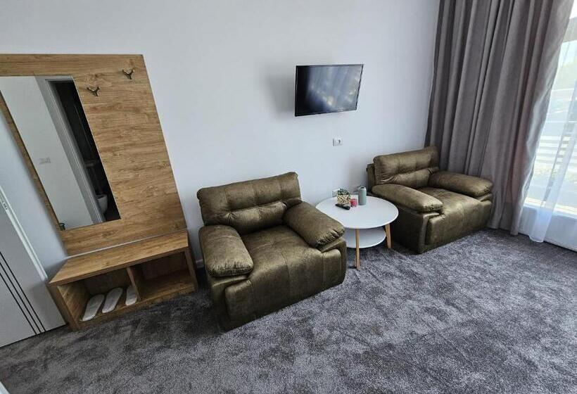 اتاق خانوادگی, Pensiunea Boema