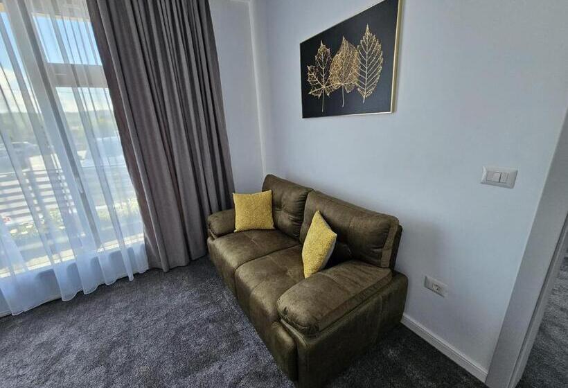 اتاق خانوادگی, Pensiunea Boema