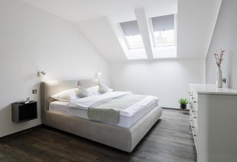 带1个卧室的带阳台的公寓, River Apartments