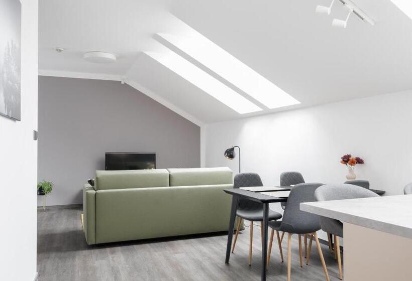 带1个卧室的带阳台的公寓, River Apartments