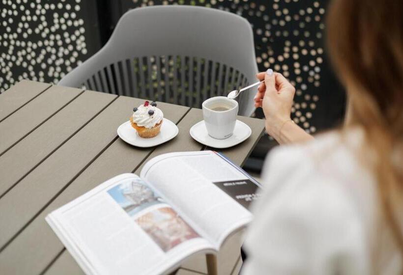 带1个卧室的带阳台的公寓, River Apartments