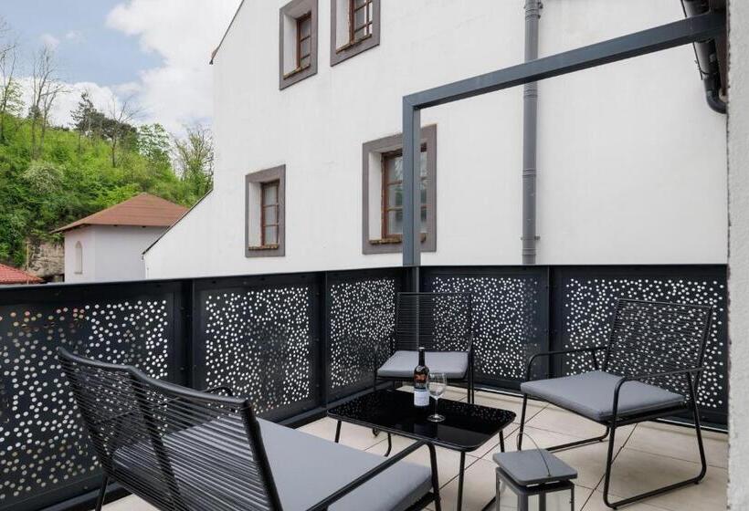 带1个卧室的带阳台的公寓, River Apartments