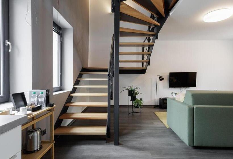 スタンダードルーム, River Apartments