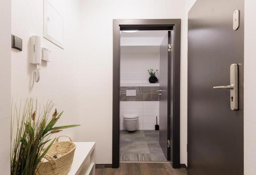 标准间, River Apartments