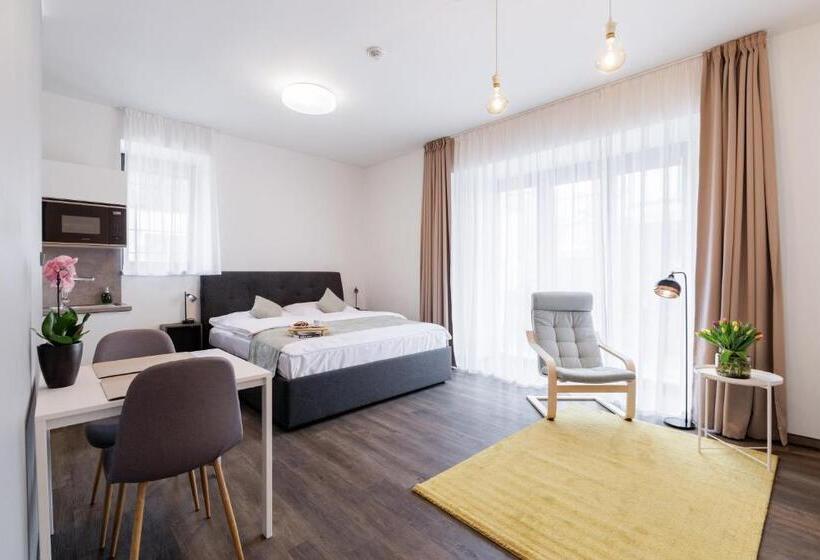 标准工作室带阳台, River Apartments