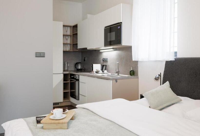 标准工作室带阳台, River Apartments