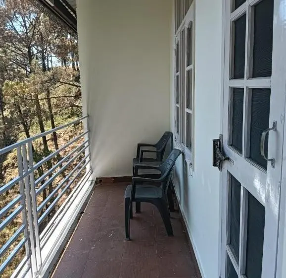 Perhehuone, Kasauli Times
