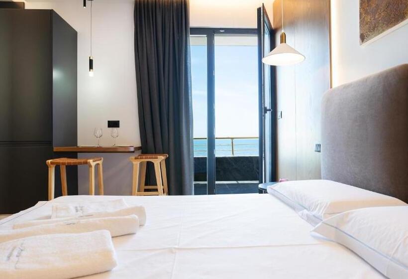 اتاق استاندارد با بالکن, Azure Sea View Apartment S