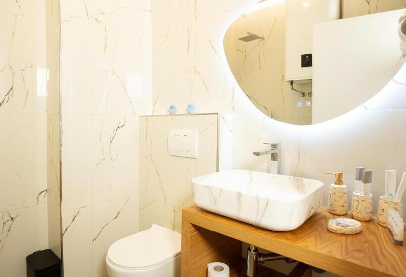 اتاق استاندارد با بالکن, Azure Sea View Apartment S