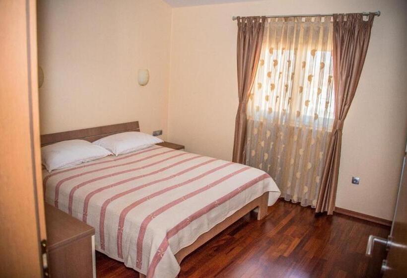 اتاق استاندارد, Holy