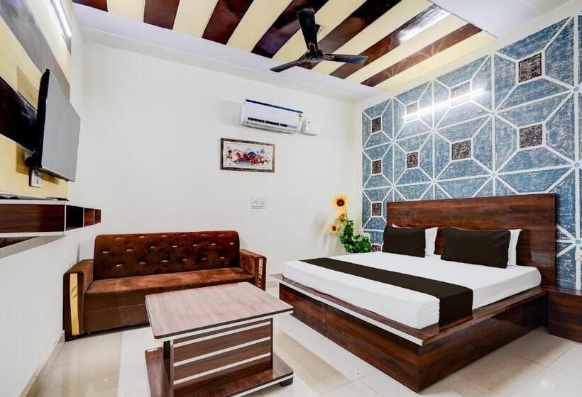 트리플 클래식 룸, O Divine