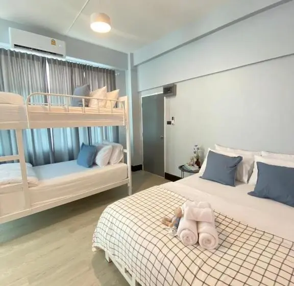 اتاق خانوادگی, Triple J Hotel Trang