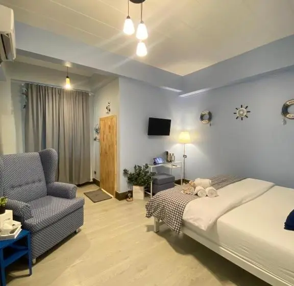 اتاق لوکس با تخت بزرگ, Triple J Hotel Trang