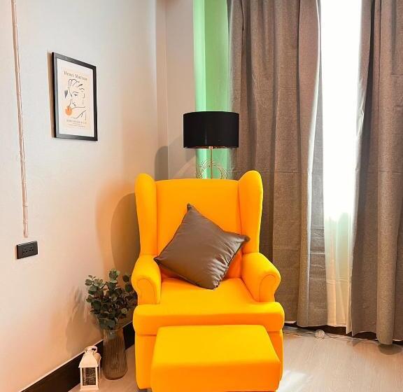 带大床的豪华间, Triple J Hotel Trang