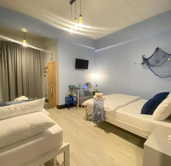 Economy Triple Room, Triple J Hotel Trang