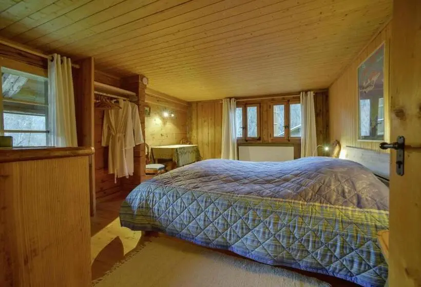 اتاق استاندارد با چشم‌انداز کوهستان, B&b Chalet La Croisée