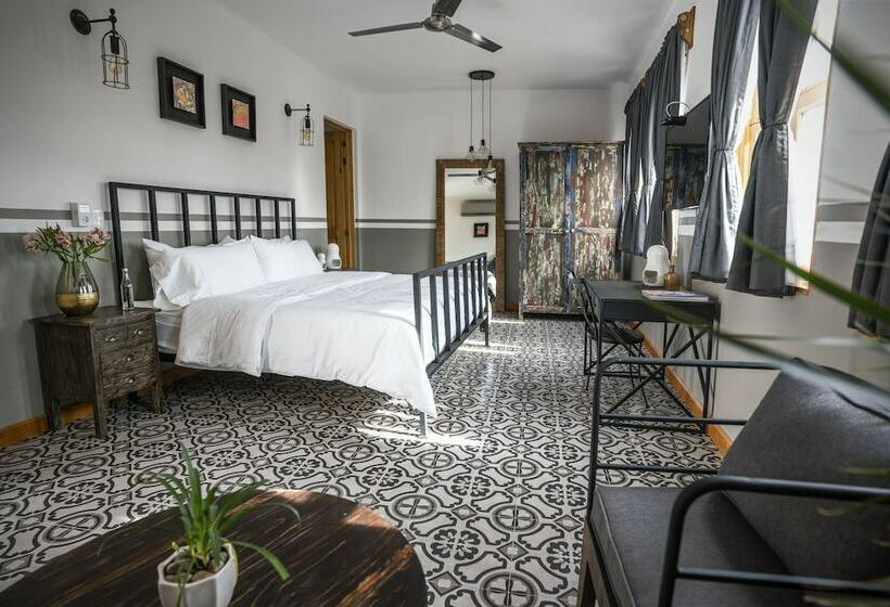 豪华房间, Clandestino  Recreo  Adults Only