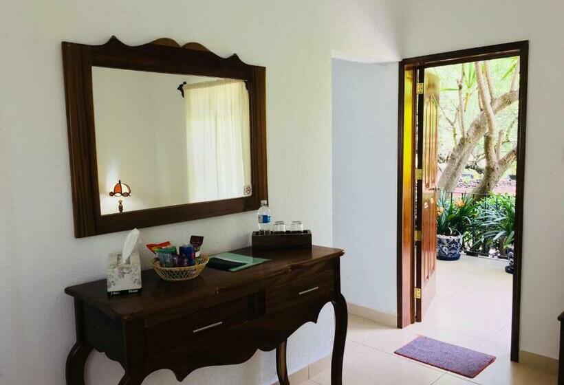 بنجلو قياسى مطلّ علي الحديقة, Club Vergel Resort