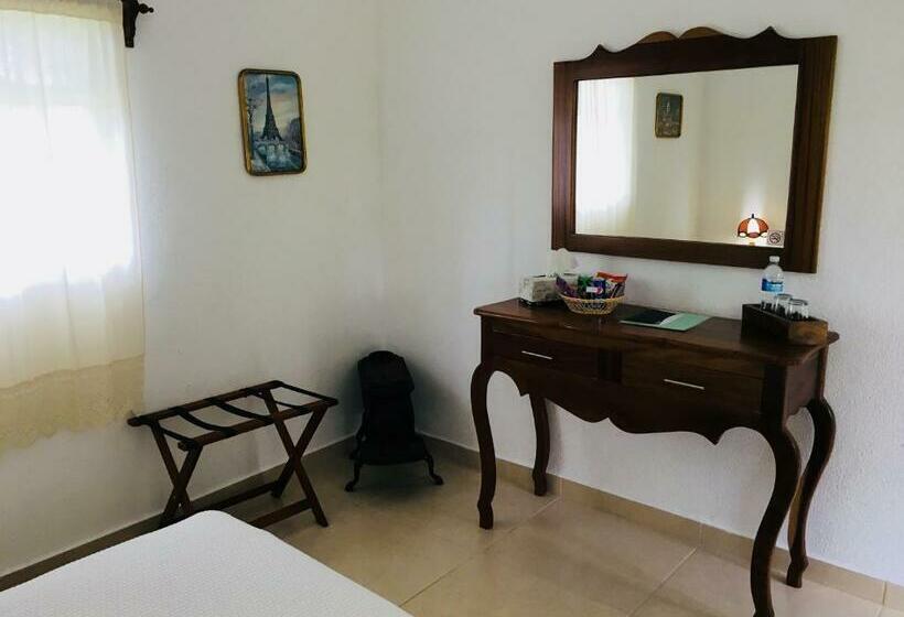 بنجلو قياسى مطلّ علي الحديقة, Club Vergel Resort