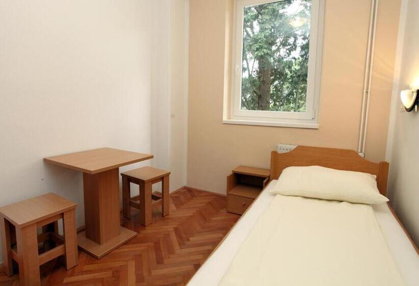 اتاق استاندارد یک نفره, Hostel Soline