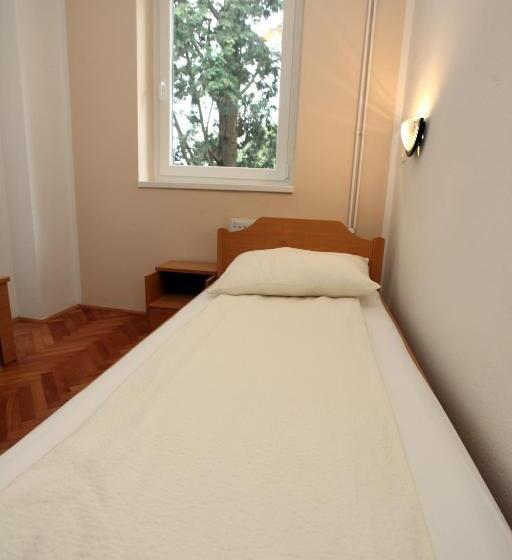 اتاق استاندارد یک نفره, Hostel Soline