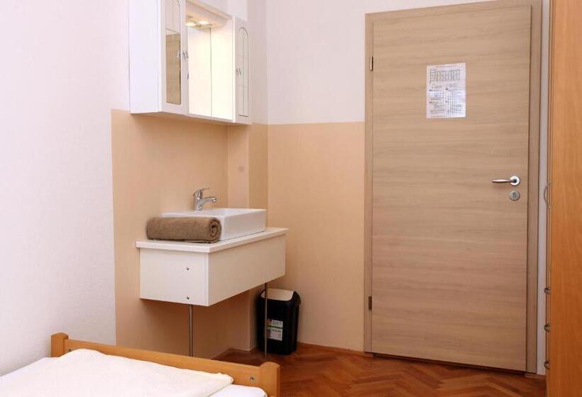 اتاق استاندارد یک نفره, Hostel Soline