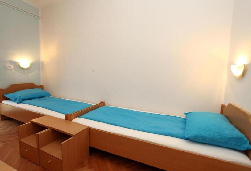 اتاق استاندارد, Hostel Soline