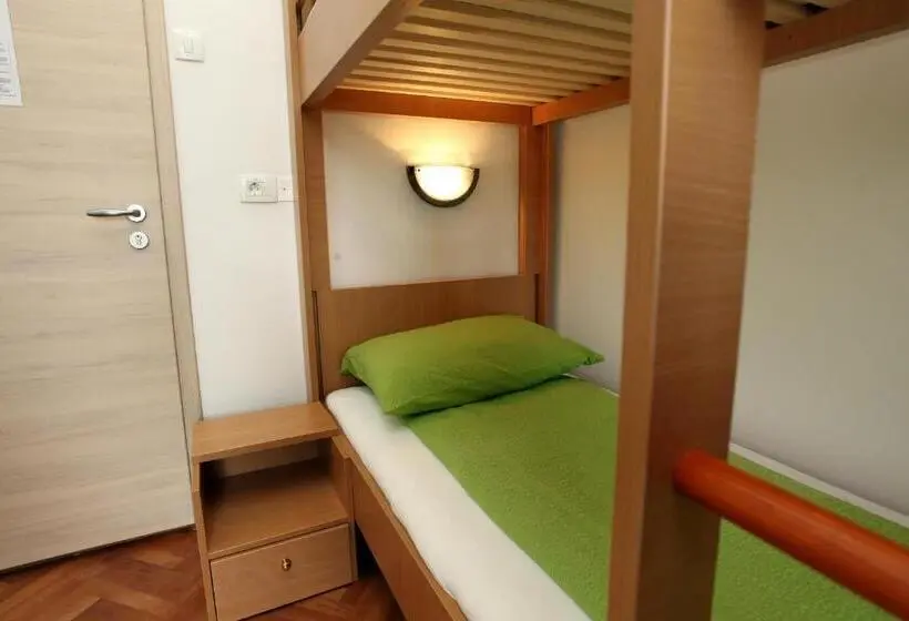 اتاق استاندارد سه نفره, Hostel Soline