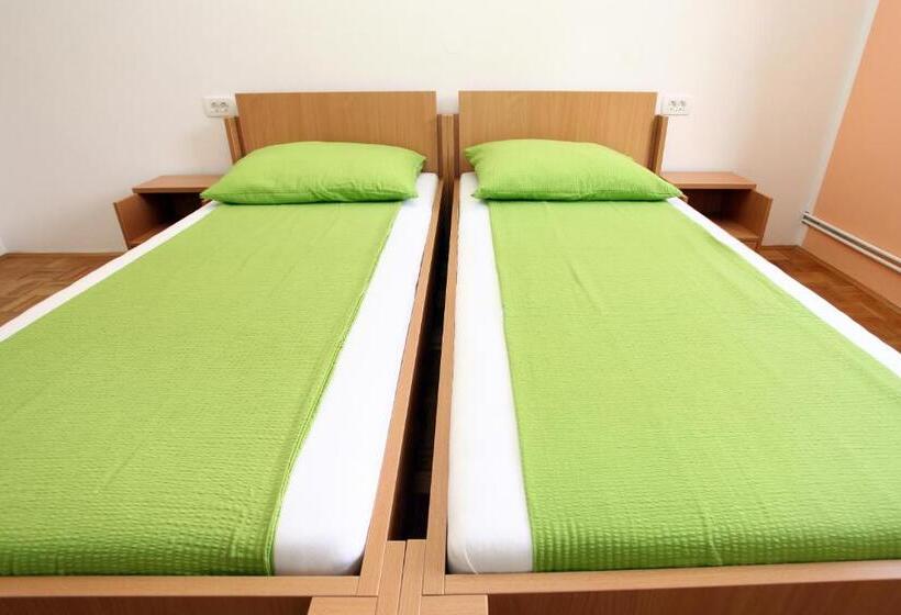 اتاق استاندارد, Hostel Soline