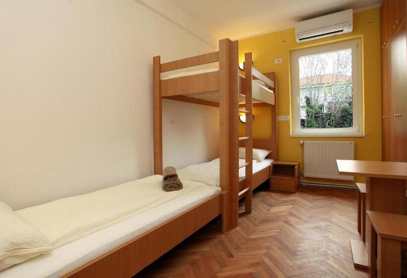 اتاق استاندارد سه نفره, Hostel Soline