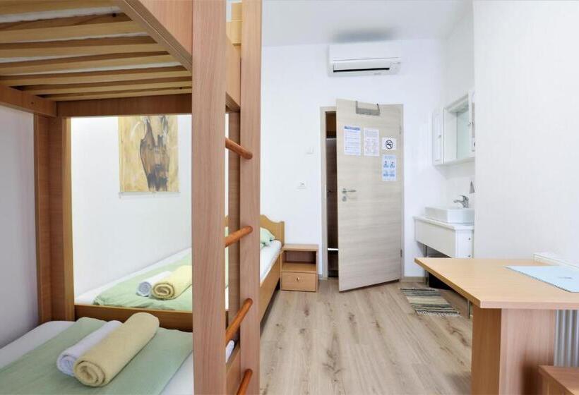 اتاق استاندارد سه نفره, Hostel Soline